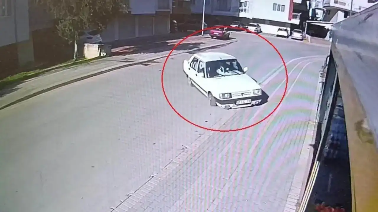 Manavgat’ta Kontrolden Çıkan Araç Markete Daldı! 4